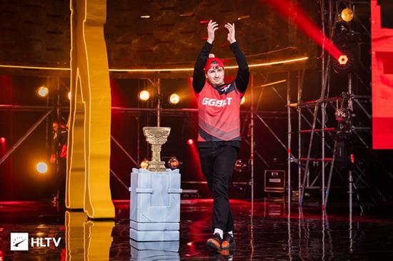 微软发布全新Surface Pro和Surface Laptop搭载Windows 11 AI+ PC